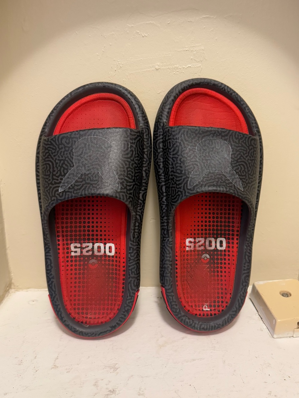 Kids Slide Sandals with Cushioned Footbed 2/3
